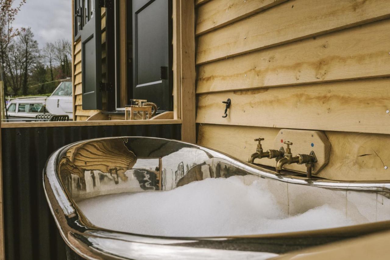 Island Hut - Outdoor Bath Tub, Firepit And Water Equipment Apartamento Saltford Exterior foto